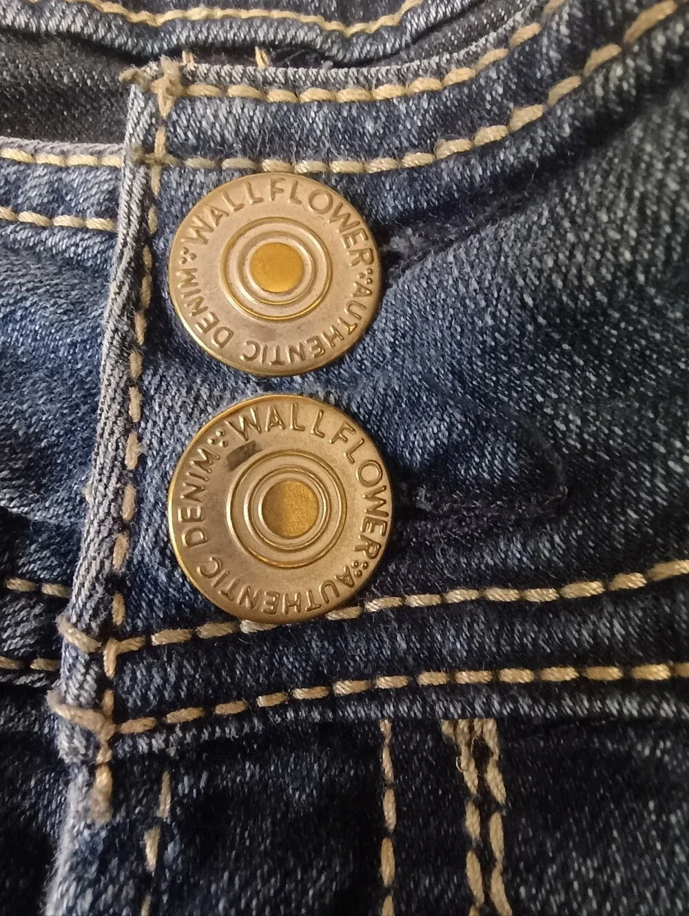 Women's Size 7 Wallflower Dark Blue Flare Jeans
